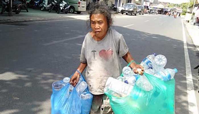 Blog - mengirimkan sampah ke bank sampah terdekat - Pulung - Jual Beli Barang Bekas Daur Ulang